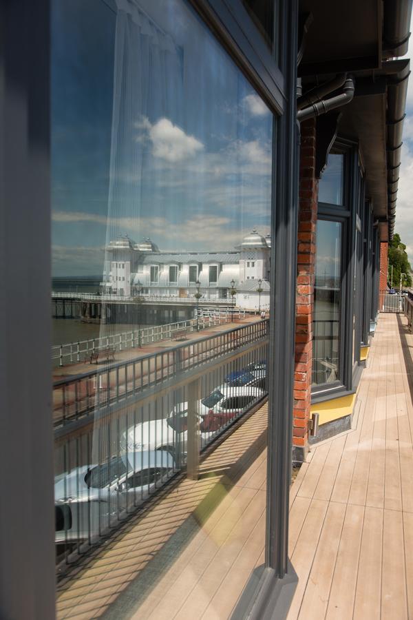 Hôtel Restaurant James Sommerin à Penarth Extérieur photo